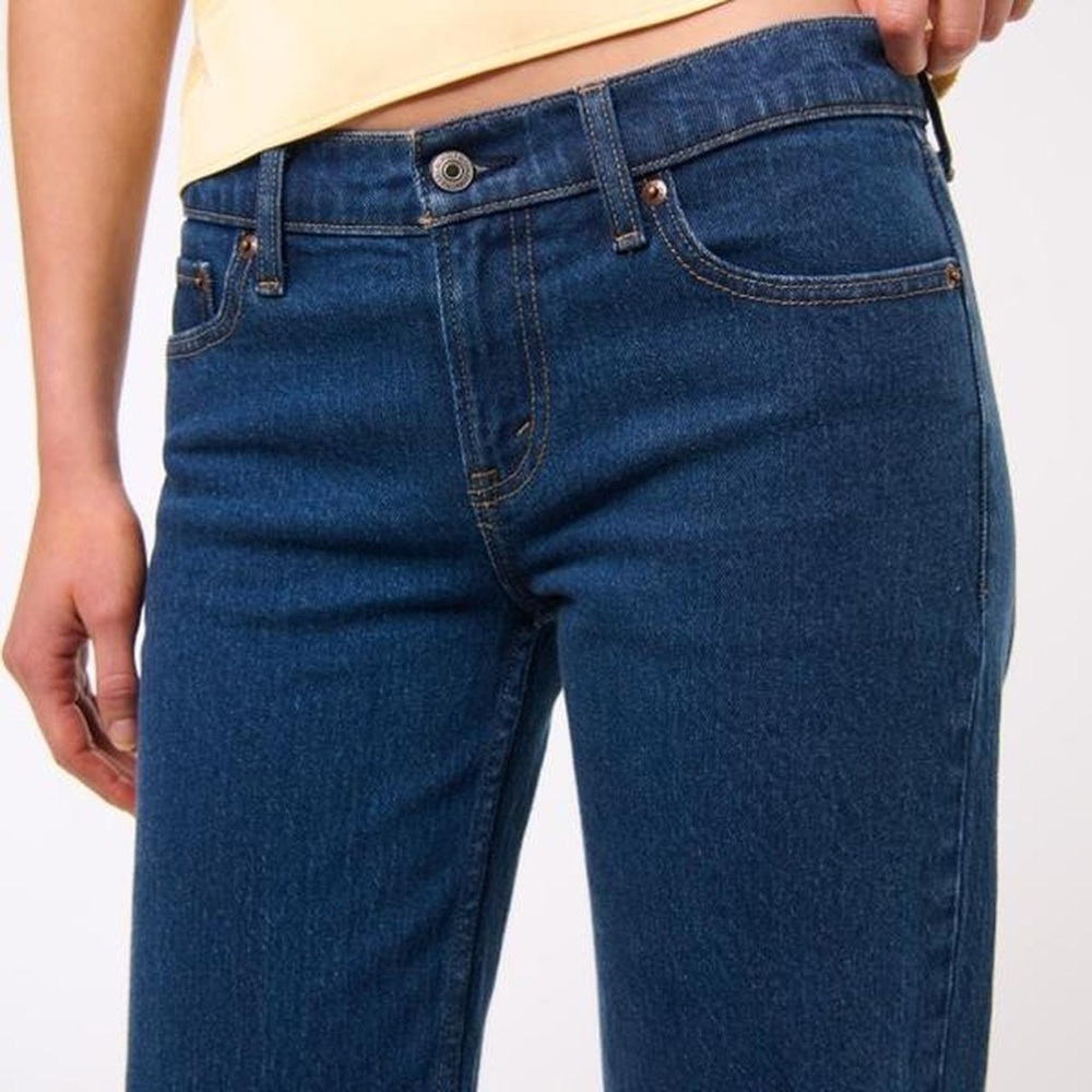Abercrombie & Fitch Low Rise 90s Relaxed Jean - Picture 2 of 9